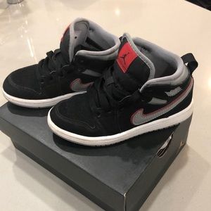 Jordan 1 MID (PS)